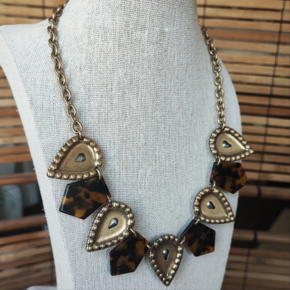 J. Crew Signed Lucite Faux Encrusted Teardrop Dramatic Statement Necklace EUC - Picture 4 of 14